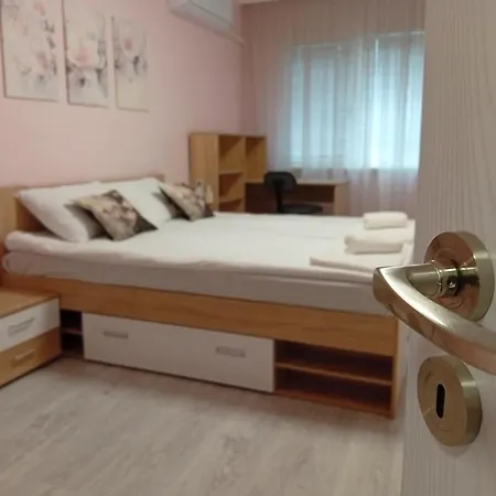 P51 - Modern 2 Bedroom * סטרה זגורה