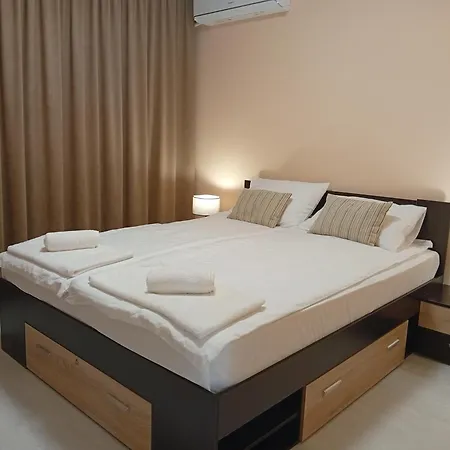 P51 - Modern 2 Bedroom * סטרה זגורה